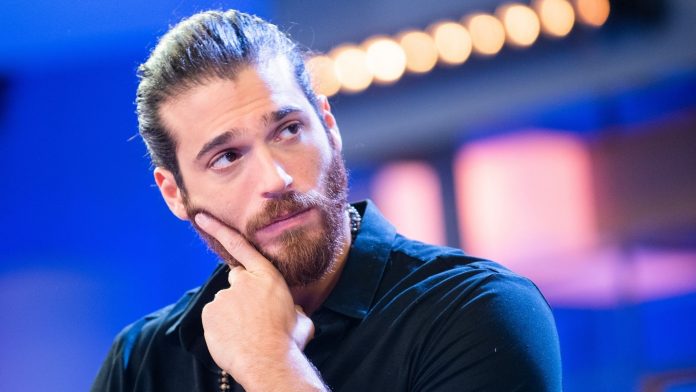 Can Yaman, la star turca protagonista di due nuove serie italiane. Ecco quali can yaman