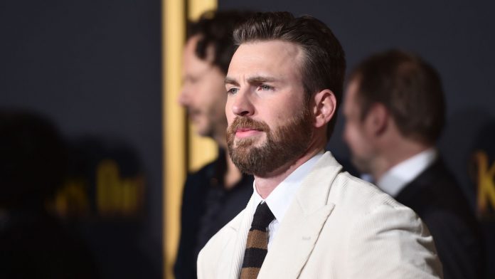 Chris Evans, polemica contro l’attore per la sua nuova serie: «Propaganda grottesca» chris evans