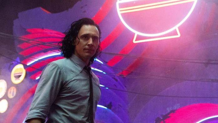 «Loki bisessuale? Gesto ridicolo, codardo»: una star della serialità contro il coming out del Dio dell’Inganno loki