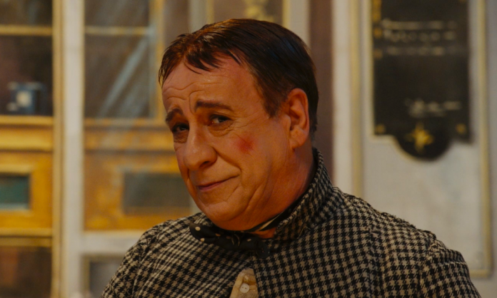 Qui rido io: il trailer del film di Mario Martone con Toni Servillo in Concorso a Venezia 78 Qui rido io