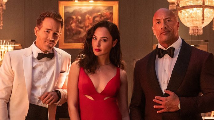 Red Notice: Gal Gadot, Ryan Reynolds e Dwayne Johnson sono inarrestabili nel primo trailer ufficiale red notice