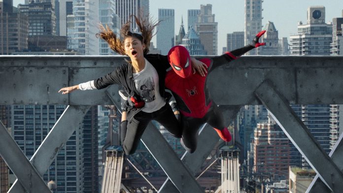 Spider-Man, la nuova foto ufficiale di No Way Home mostra da vicino  l&#39;armatura [FOTO]