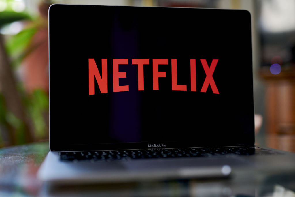 Su Netflix il costo dell'abbonamento aumenta ancora, novità anche