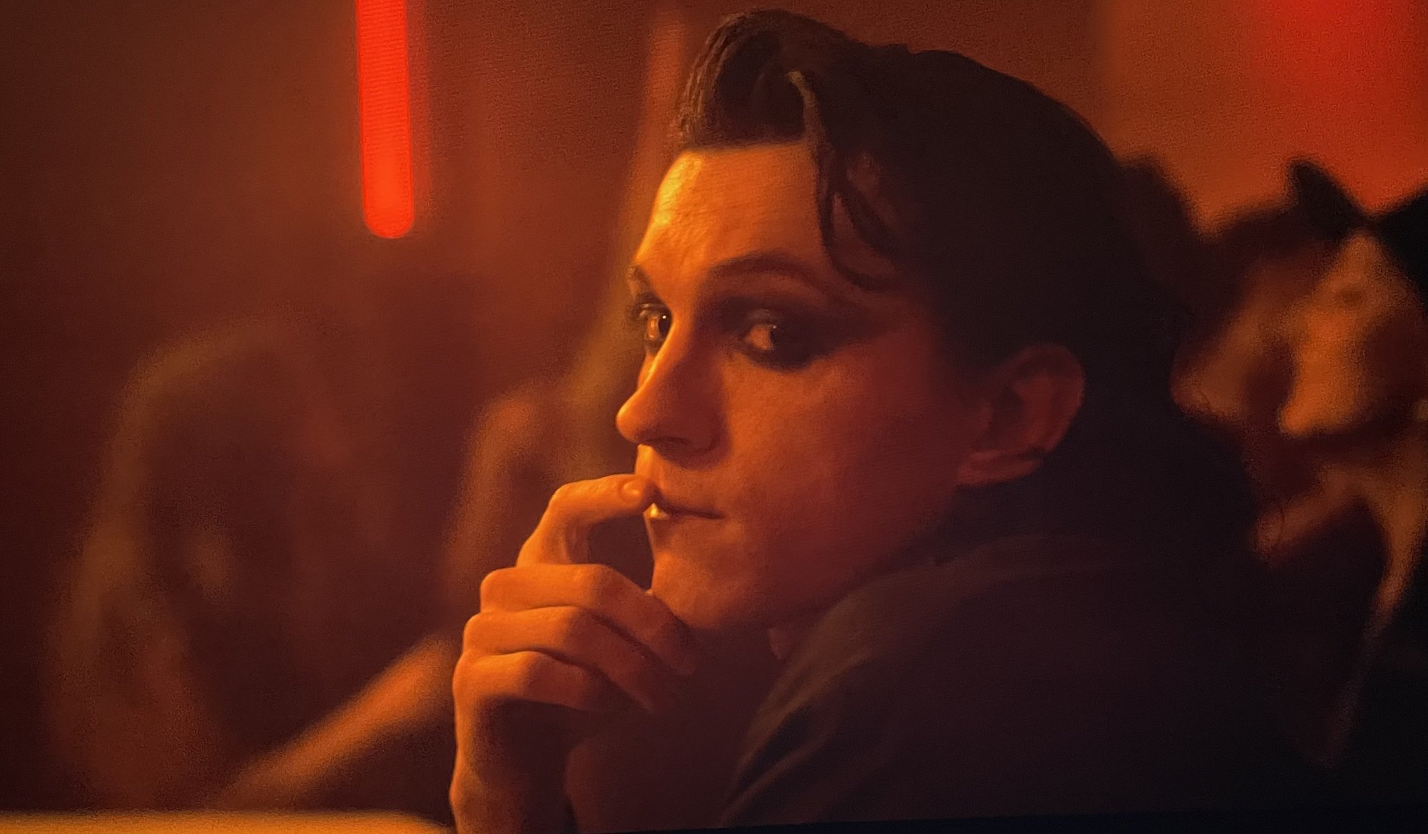 NotMySpiderMan: fan infuriati con Tom Holland per la scena di sesso gay in  The Crowded Room [VIDEO]