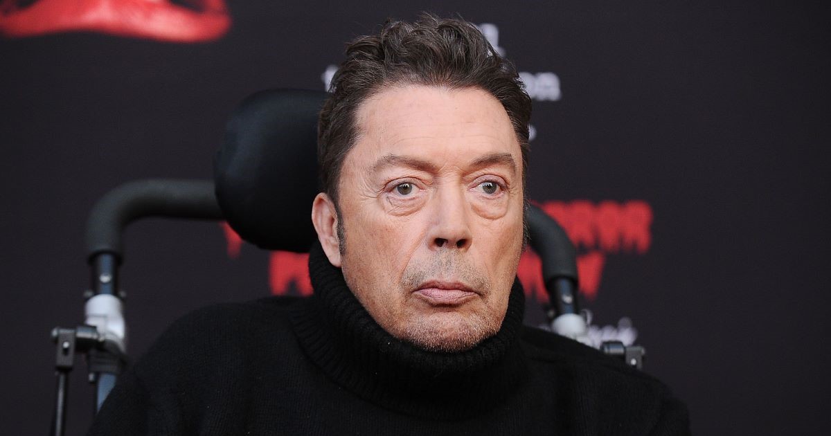 Un primo piano di Tim Curry