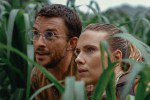 Scarlett Johansson e Jonathan Bailey in un frame di Jurassic World Rebirth