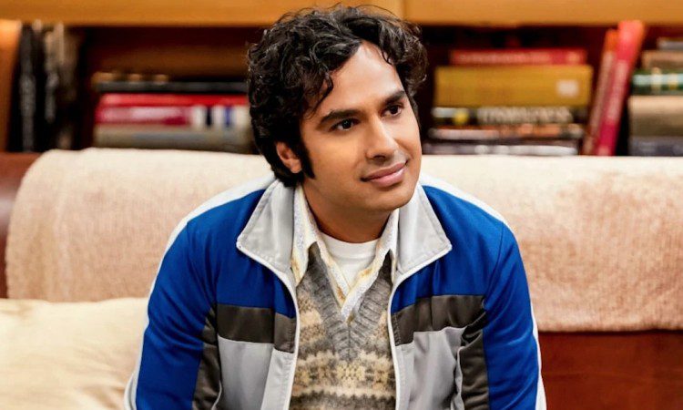 un primo piano di Raj in The Big Bang Theory