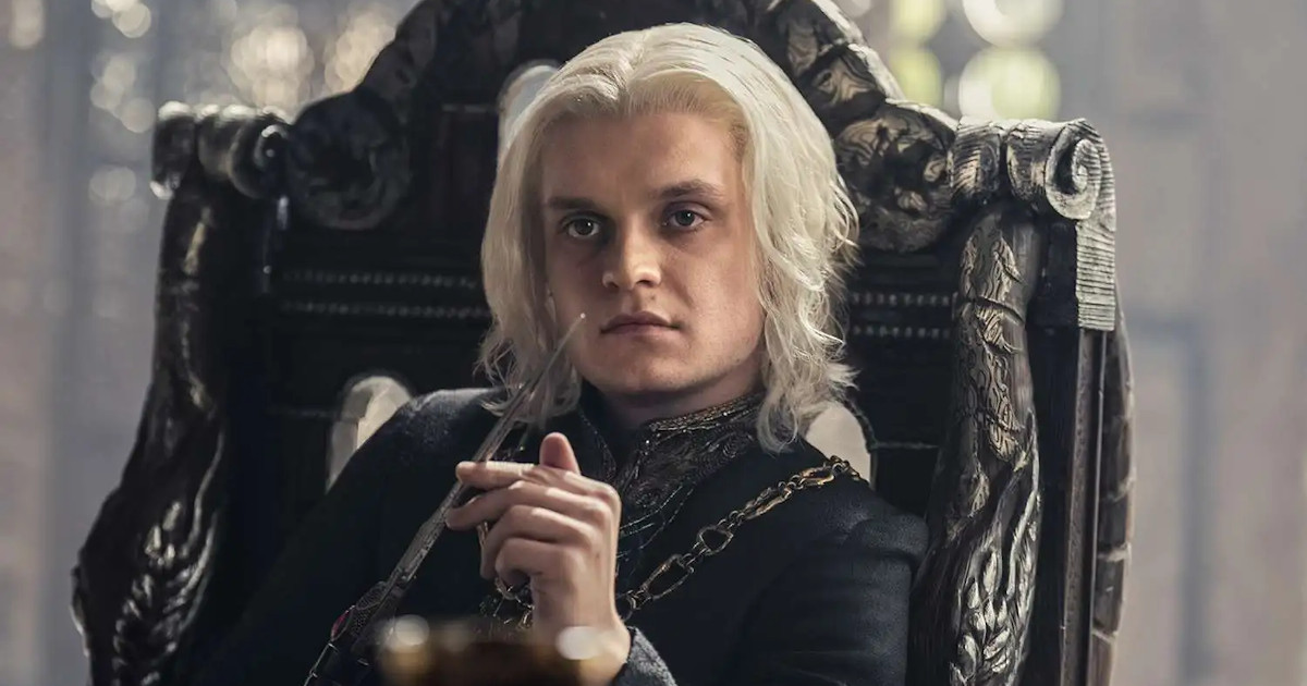 Tom Glynn-Carney nei panni di Aegon II in House of the Dragon