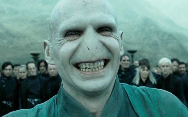 un primo piano di Voldermort in Harry Potter