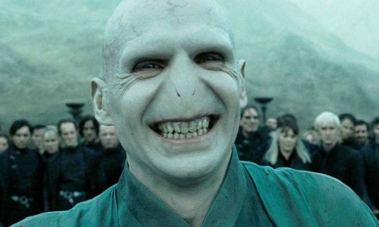 un primo piano di Voldermort in Harry Potter