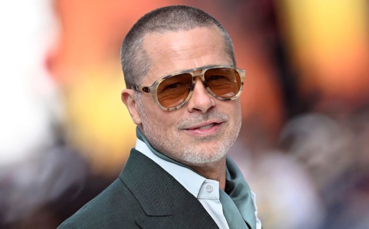 Primo piano di Brad Pitt sul carpet di F1
