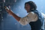 Oscar Isaac in Frankenstein di Guillermo del Toro