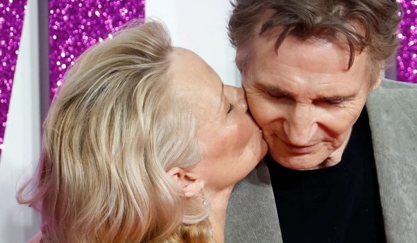 Pamela Anderson e Liam Neeson sul red carpet di Una pallottola spuntata