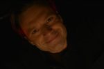 Sebastian Stan in una scena del film horror Fresh