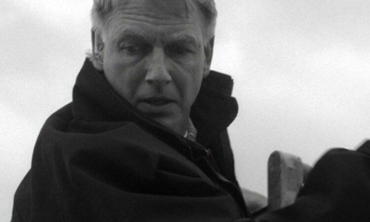 ncis bianco e nero Gibbs in un fotogramma in bianco e nero di NCIS