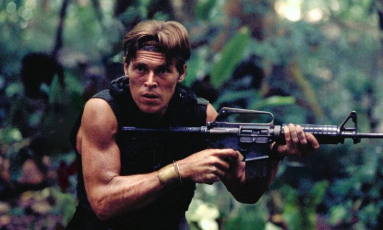 platoon film di guerra Willem Dafoe in una scena del film di guerra Platoon